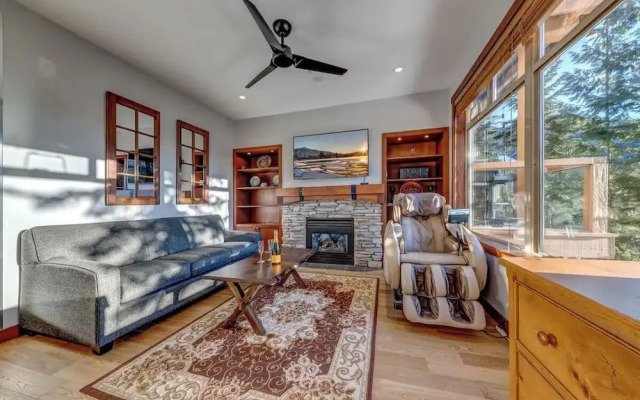 Creekside 2 Bedroom With Incredible Mountain Views