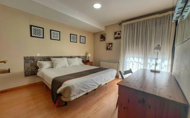 Hostal y Casa Rural la Colmena