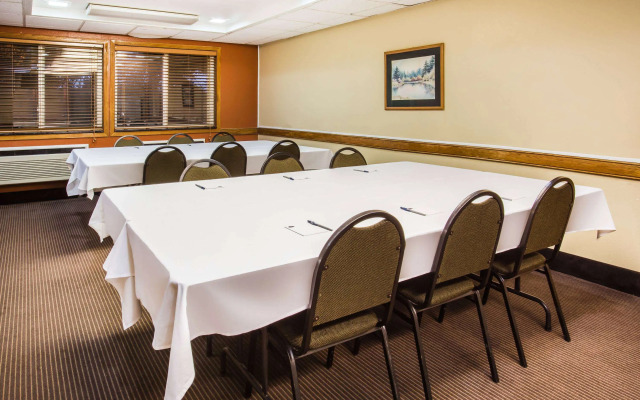 AmericInn by Wyndham Menomonie