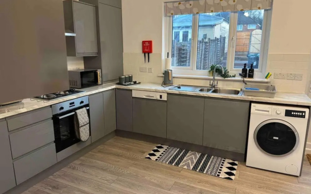 3-bed Home, Sleeps 8, Ideal for Large Groups