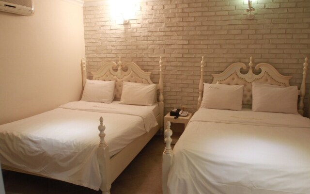 Hotel Story
