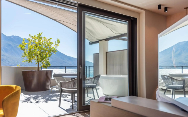 EALA My Lakeside Dream - Adults Friendly