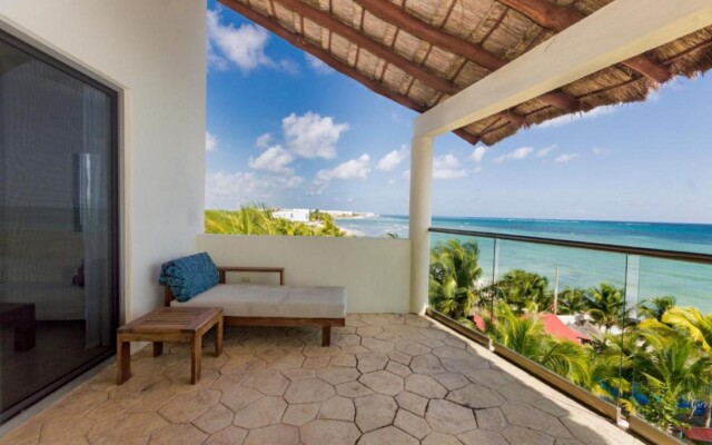 Casa del Puerto by MIJ - Beachfront Hotel