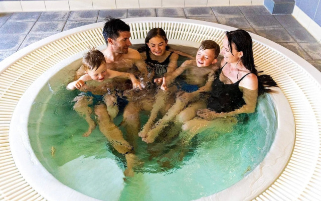 10 Person Holiday Home on a Holiday Park