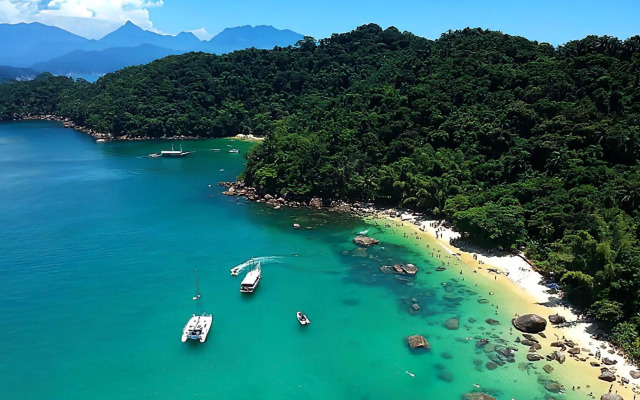 Residencial Picinguaba "Pé na Areia - 60m da Praia"