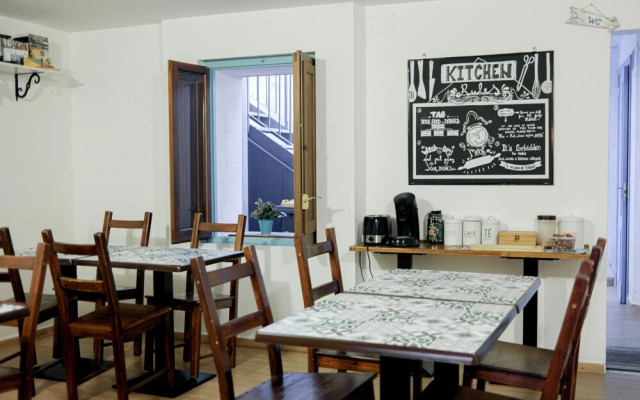Mana Mana Youth Hostel