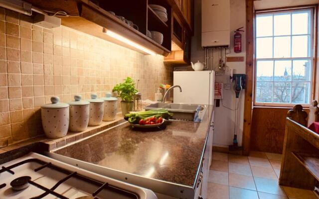 F2 Charming City Centre Apartment full of Character