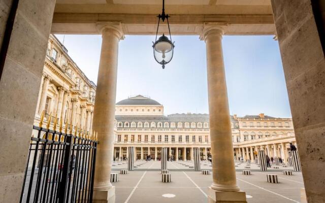 Luxury 6 Bedroom 5 bathroom Palace Apartment - Louvre View