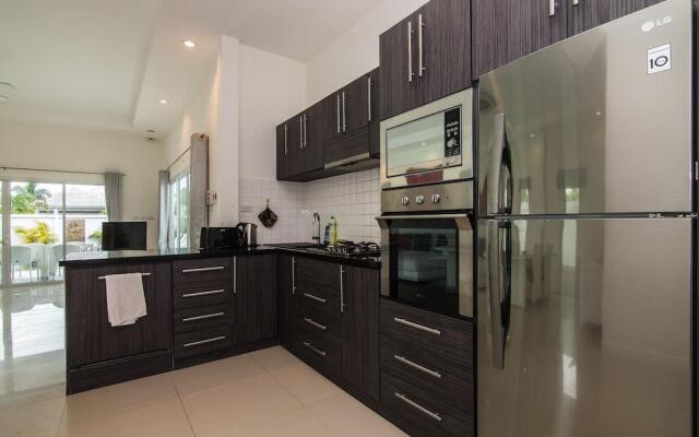 Hua Hin Pool Villa with 4 Bedrooms L50