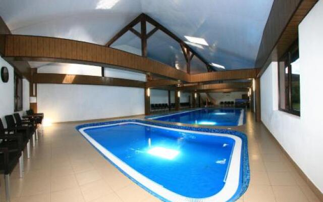 Hotel Maryo Ema