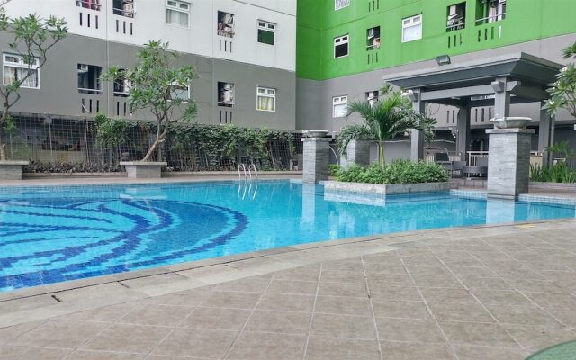 Lovely Studio Green Pramuka Apartment near Shopping Center