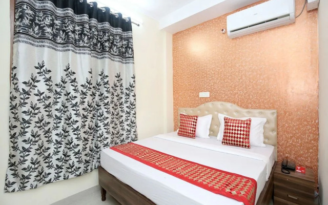 OYO 12745 Hotel Red House