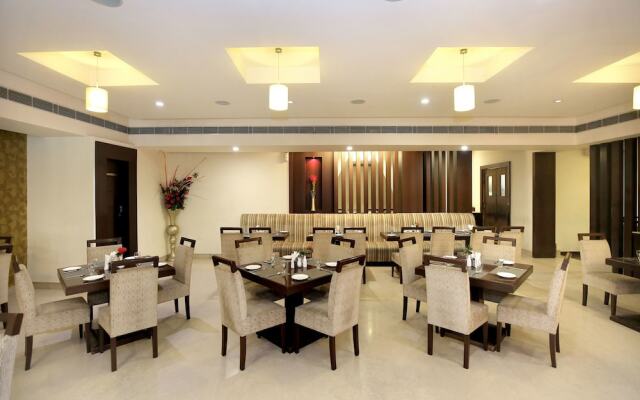 OYO 12989 White Diamond Hotel