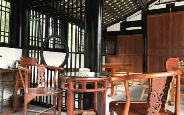 Shuimo Ancient Town Yueyin Shanshui B&B