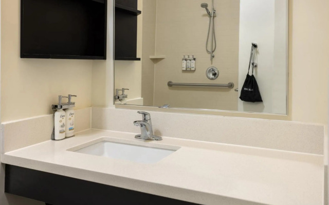 Candlewood Suites Chester - Philadelphia International Airport by IHG