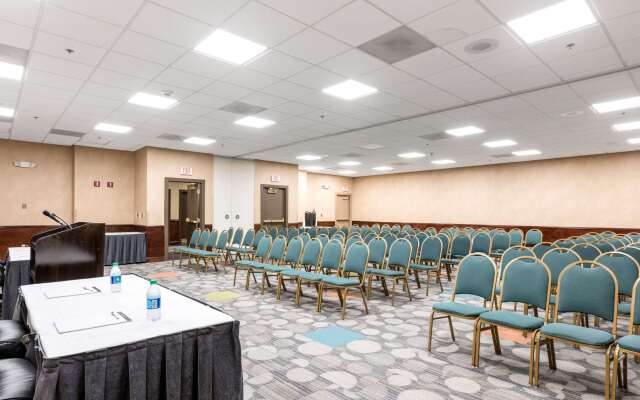 Clarion Hotel Detroit Metro Airport