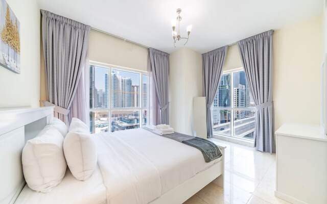 Stunning Business Bay Apartment With Balcony