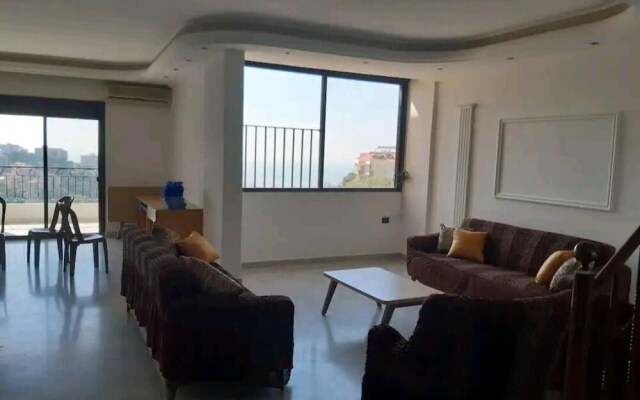 Stunning 4-bed Apartment in Ain Saadeh