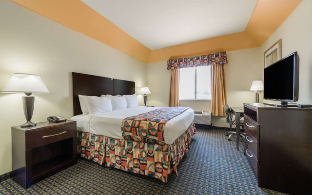 Days Inn & Suites Cleburne TX