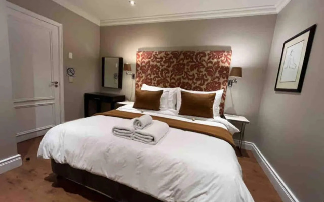 705 Cape Royale Luxury Apartment