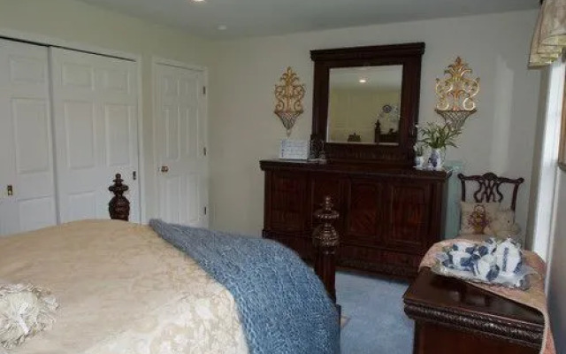 Sea Mist Waterfront Inn