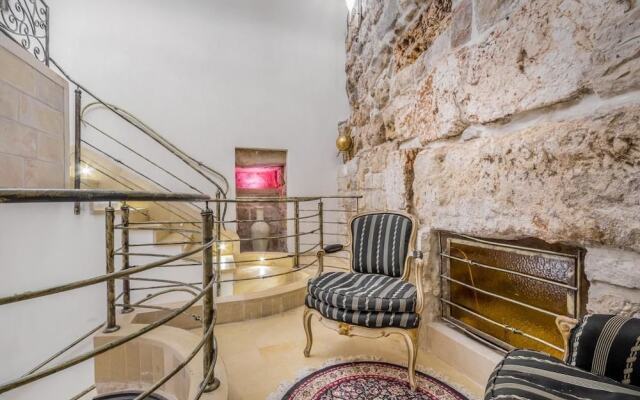 Western Wall Luxury House