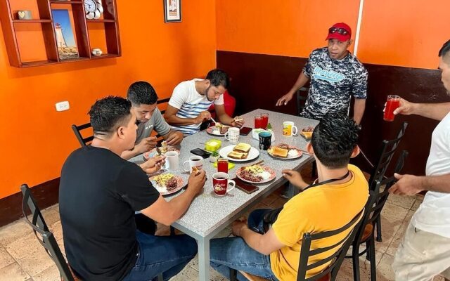 Hostal Cisne House