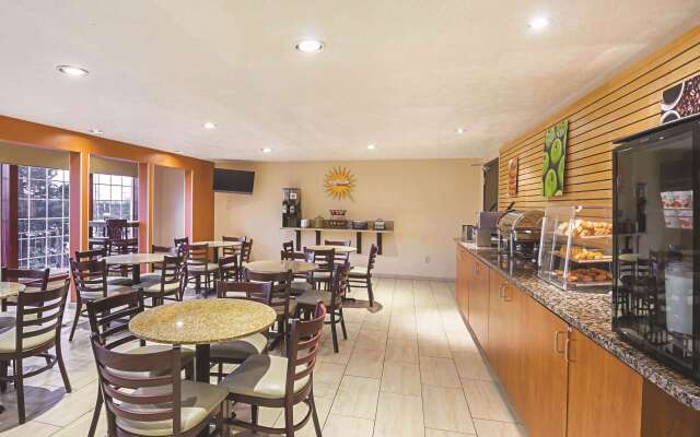 La Quinta Inn & Suites by Wyndham Woodburn