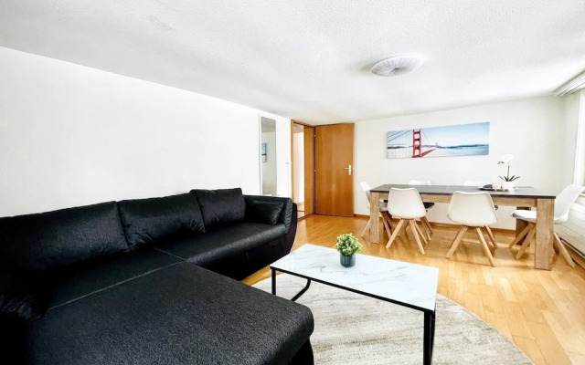 Beautiful Old Building Apartment In The Center