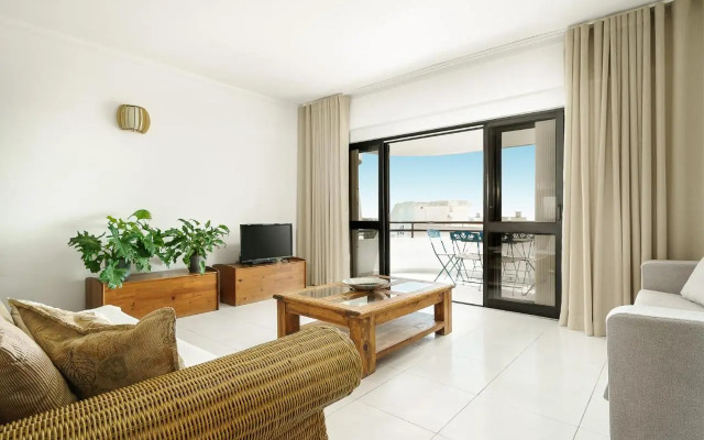 Tropicana Apartment