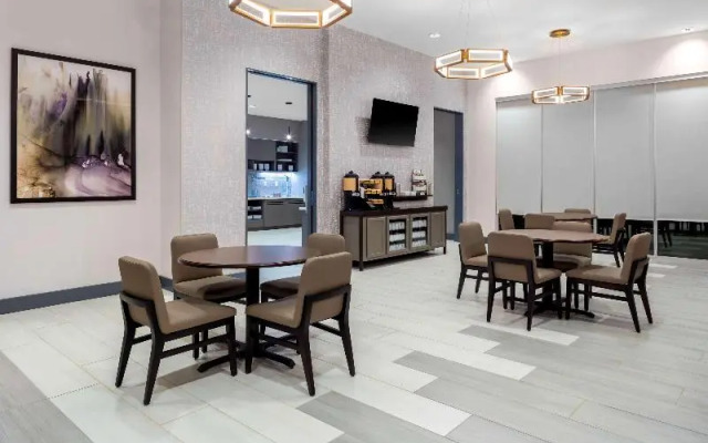 Hyatt House Charlotte / Rea Farms