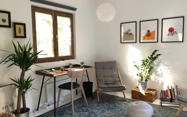 Cosy Wooden Cabin and Bell Tent in Leafy Budapest