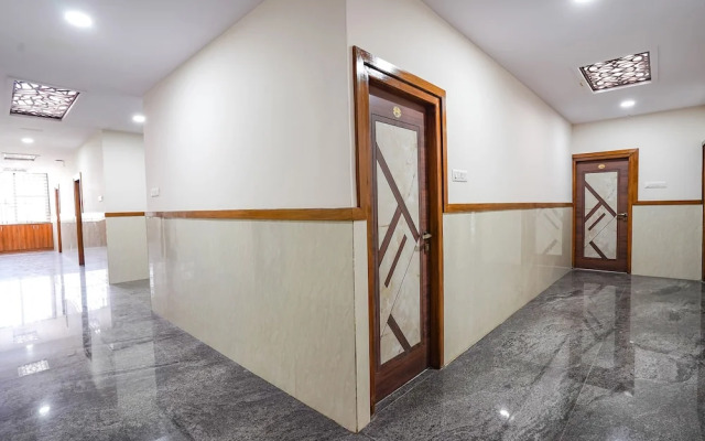 Fabhotel Platinum Palace