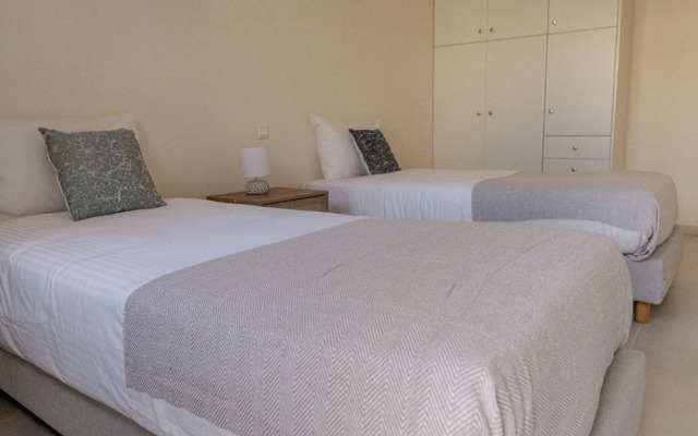Phaedrus Living: Seaside Thalassa Cretan D101