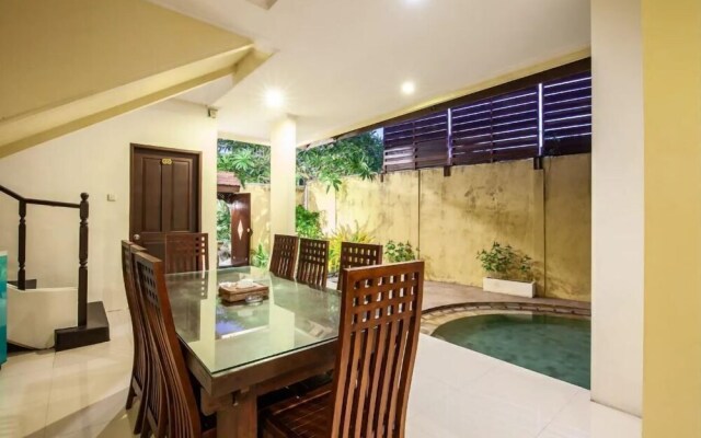 8-BR Private Pool Villa Walk to Seminyak Beach