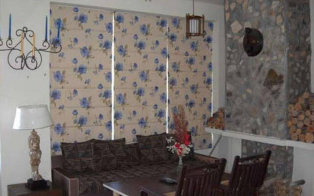 Club-10 Pine Lodge