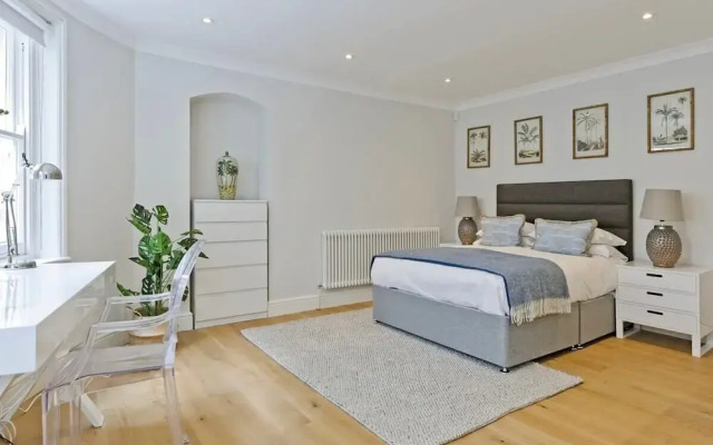 Large 2 Bedroom Kensington Garden Flat