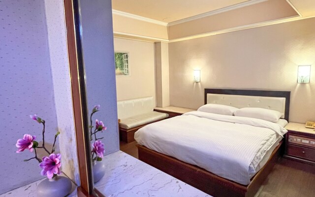Spring Art Hotel