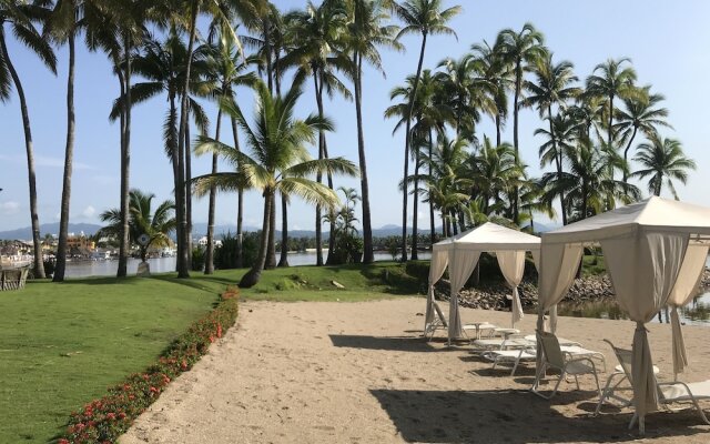 Marina Villas - Grand Isla Navidad