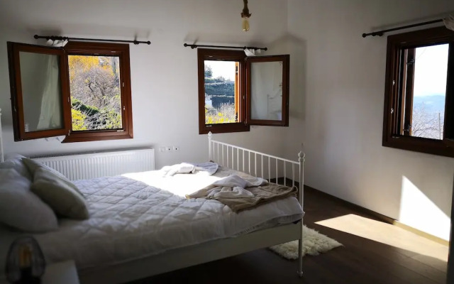 Effrosini Stonehouse Portaria
