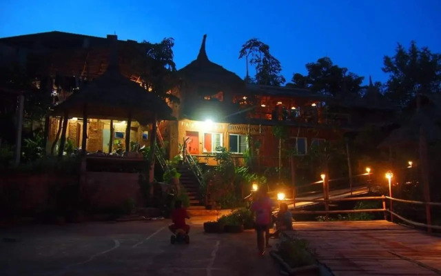 Akha Mud House Mae Salong