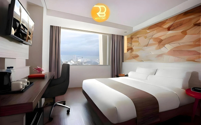 FOX Lite Royal Bay Makassar – Guest Rooms – Makassar