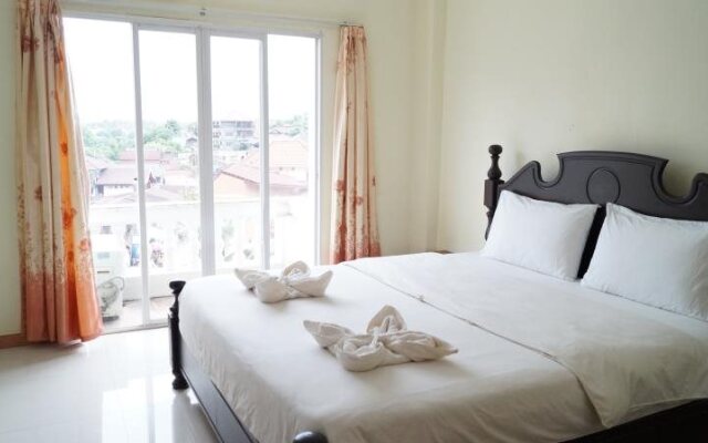 Roung Nakhon Vang Vieng Palace