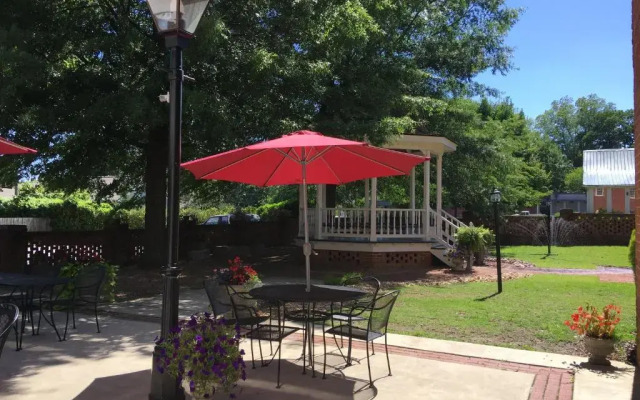 Hale Springs Inn