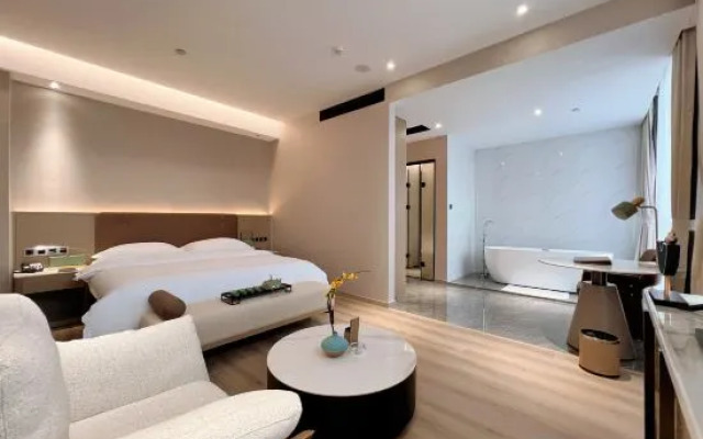 Heyue Tanks Hotel