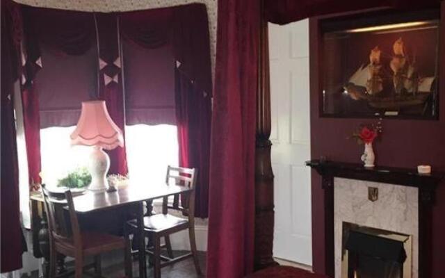 Hillcrest Bed and Breakfast