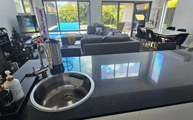 Architect 4BR w Pool River Walk