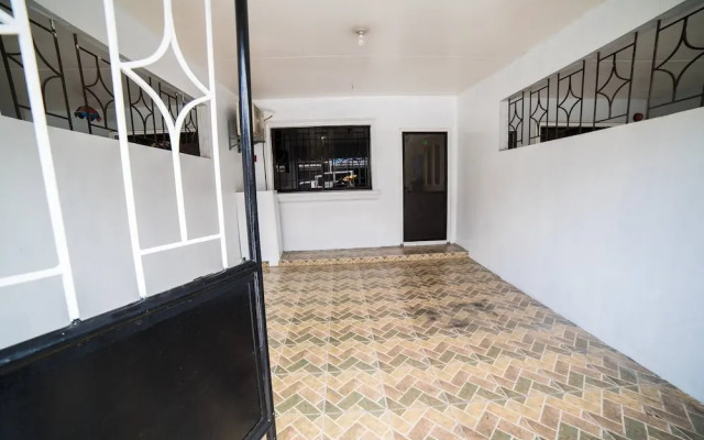 Axon Cozy Modern House #B Near The Walking Street