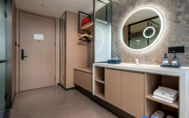 PHIREN High-Rise River View Hotel (Nanchang The Mixc Ferris Wheel Star)