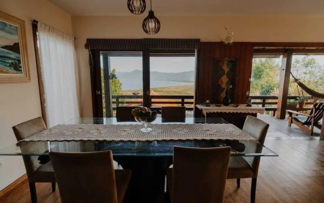 Casa com piscina e incrível vista